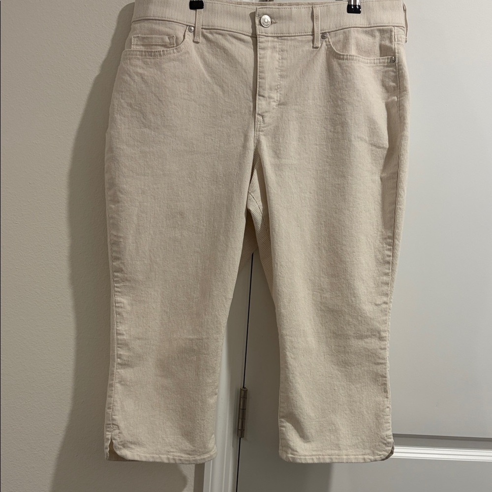 Gloria Vanderbilt All Around Slimming Effect Curvy Women's Cream Jeans